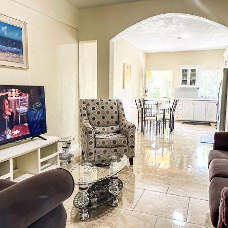 Hotel Red Hassell Manor Port Antonio Esterno foto