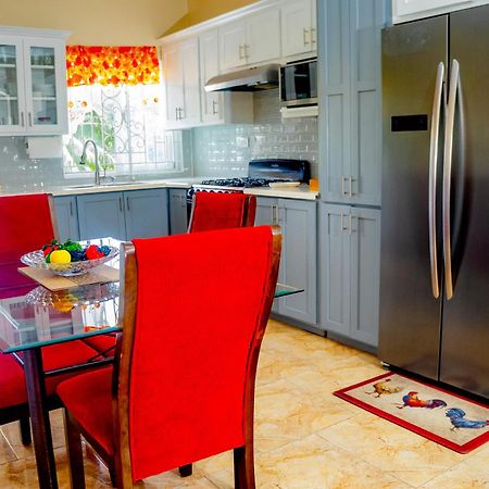 Hotel Red Hassell Manor Port Antonio Esterno foto