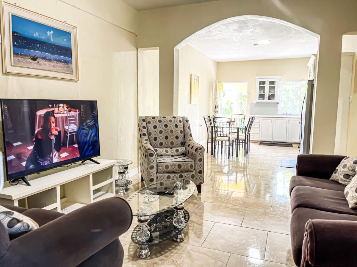 Hotel Red Hassell Manor Port Antonio Esterno foto