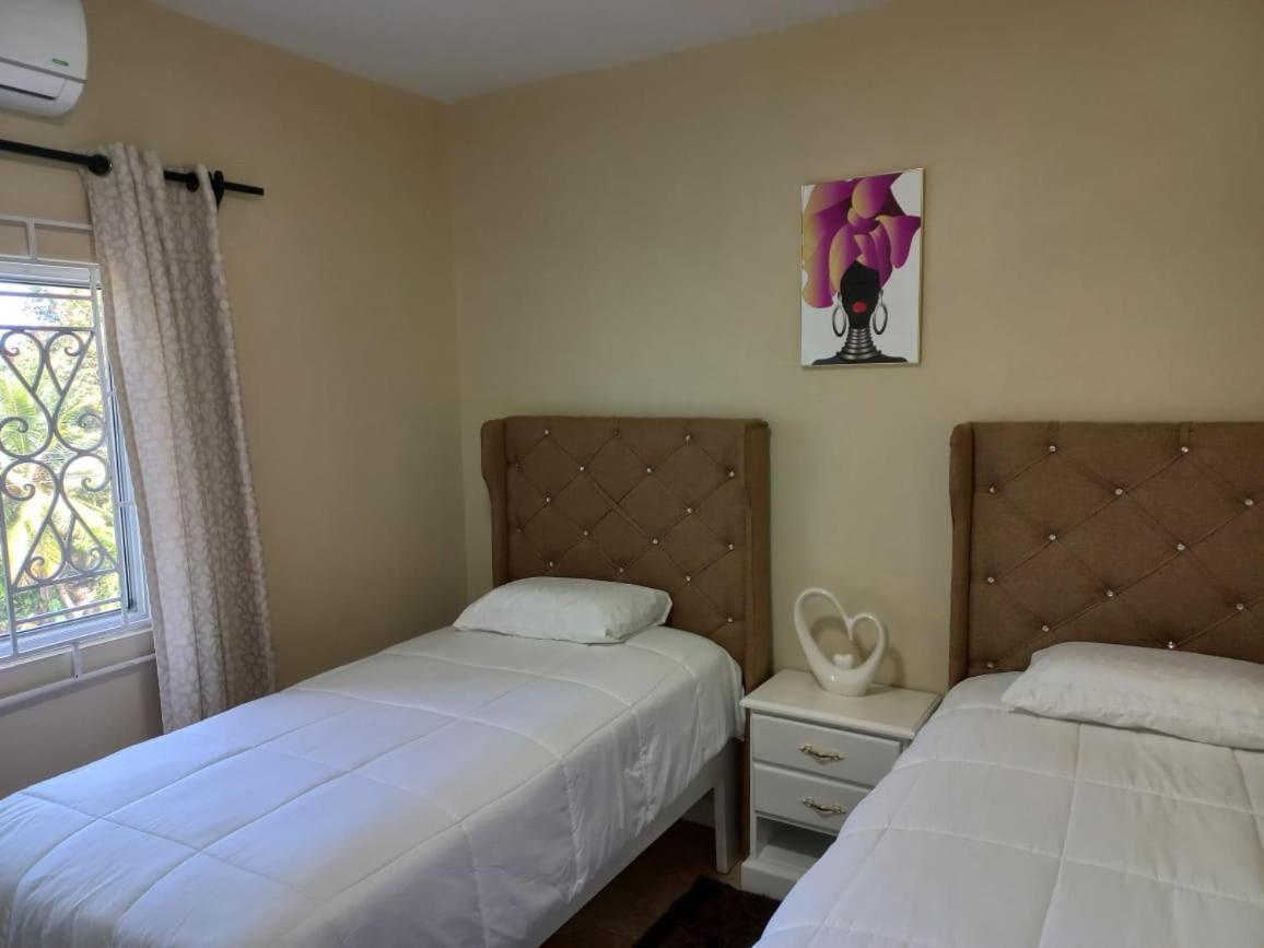 Hotel Red Hassell Manor Port Antonio Esterno foto